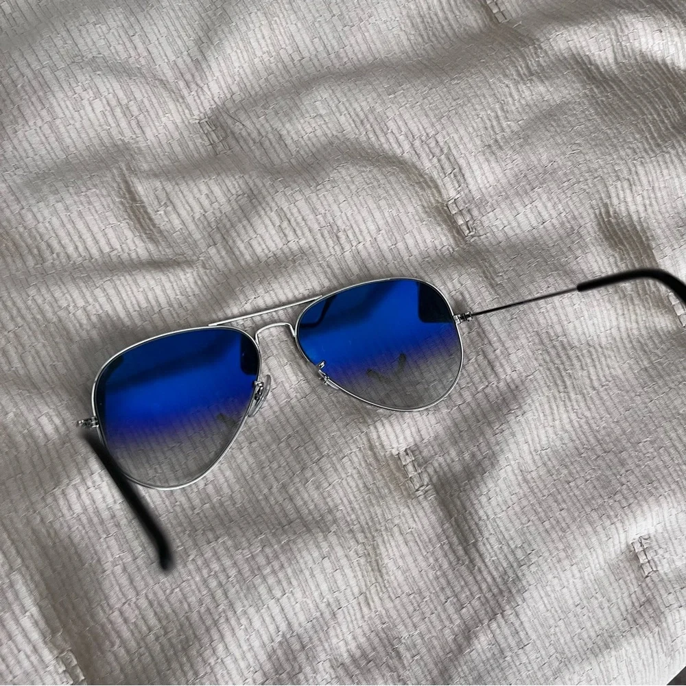 Ray-Ban Silver Aviator Sunglasses - Picture 4 of 11